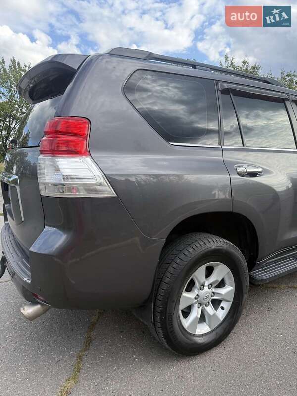 Внедорожник / Кроссовер Toyota Land Cruiser Prado 2010 в Харькове