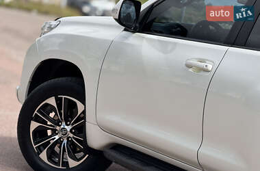 Внедорожник / Кроссовер Toyota Land Cruiser Prado 2010 в 