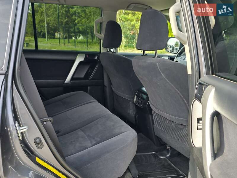 Внедорожник / Кроссовер Toyota Land Cruiser Prado 2017 в Хмельницком