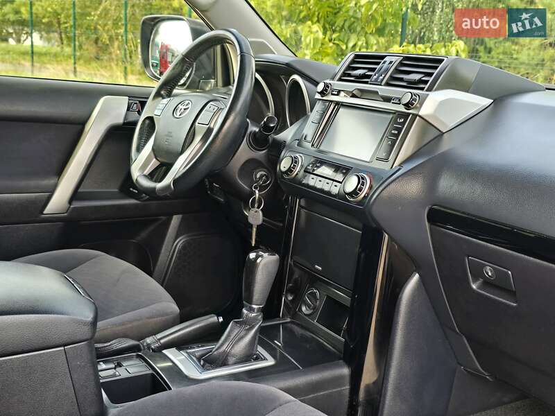 Внедорожник / Кроссовер Toyota Land Cruiser Prado 2017 в Хмельницком