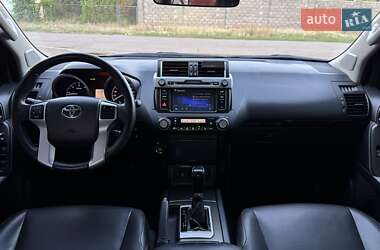 Внедорожник / Кроссовер Toyota Land Cruiser Prado 2015 в 