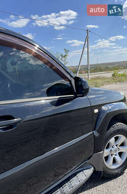Внедорожник / Кроссовер Toyota Land Cruiser Prado 2005 в 