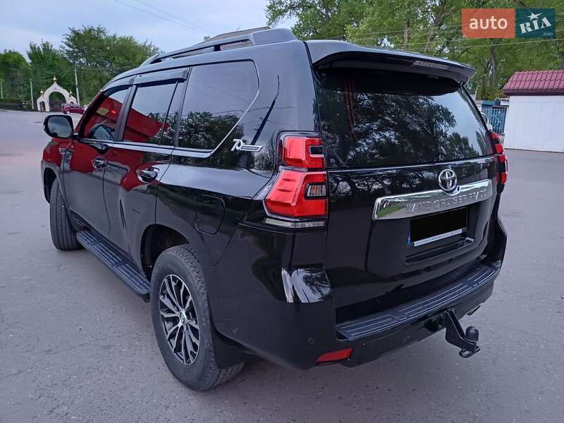 Внедорожник / Кроссовер Toyota Land Cruiser Prado 2010 в Александрие