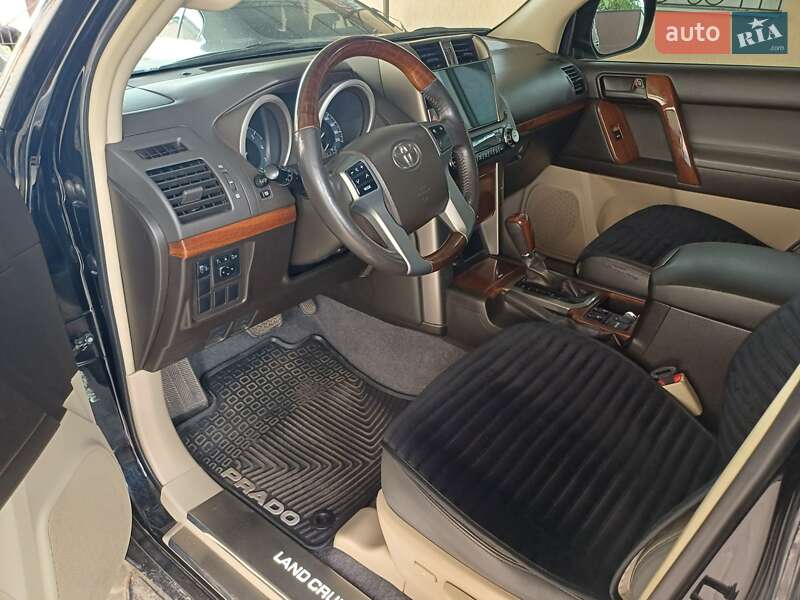 Внедорожник / Кроссовер Toyota Land Cruiser Prado 2010 в Александрие