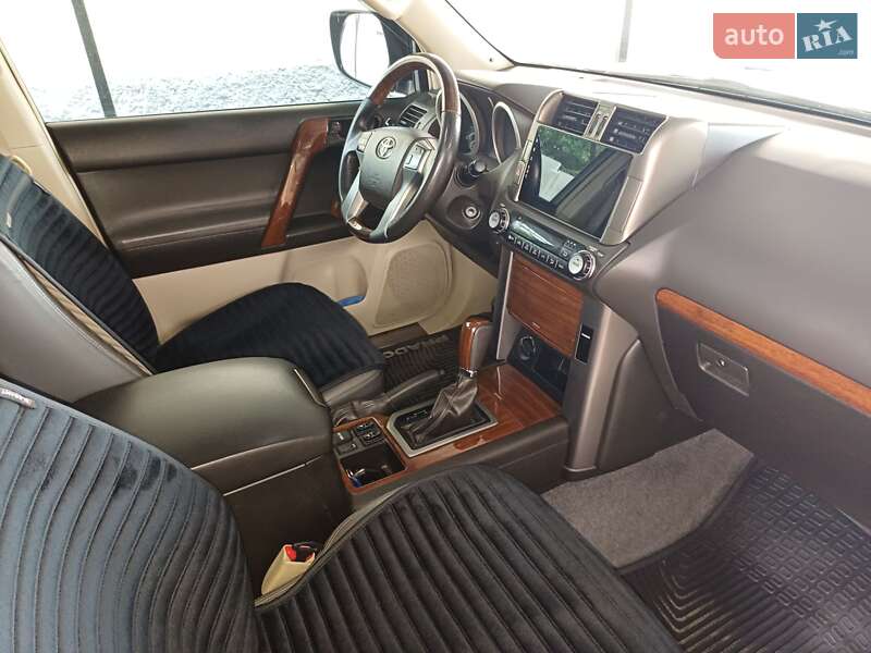 Внедорожник / Кроссовер Toyota Land Cruiser Prado 2010 в Александрие