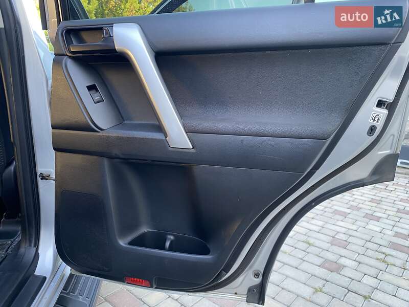 Внедорожник / Кроссовер Toyota Land Cruiser Prado 2017 в Днепре