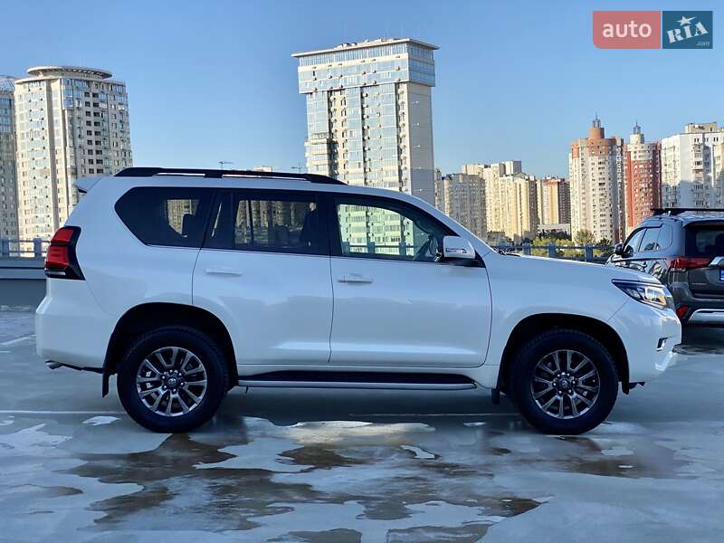 Позашляховик / Кросовер Toyota Land Cruiser Prado 2019 в Києві