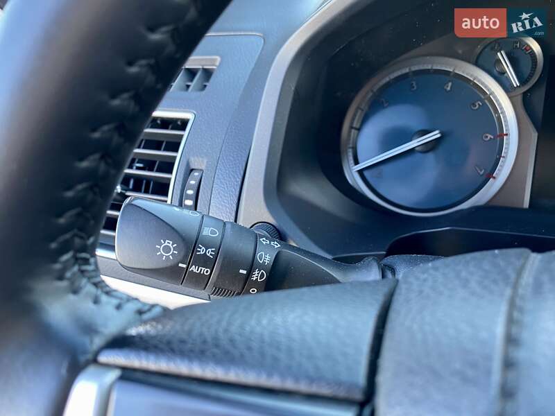 Позашляховик / Кросовер Toyota Land Cruiser Prado 2019 в Києві