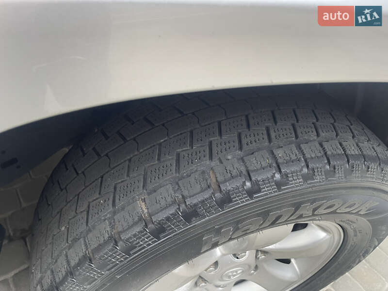 Внедорожник / Кроссовер Toyota Land Cruiser Prado 2004 в Львове