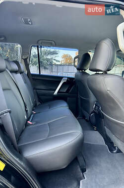 Внедорожник / Кроссовер Toyota Land Cruiser Prado 2015 в 