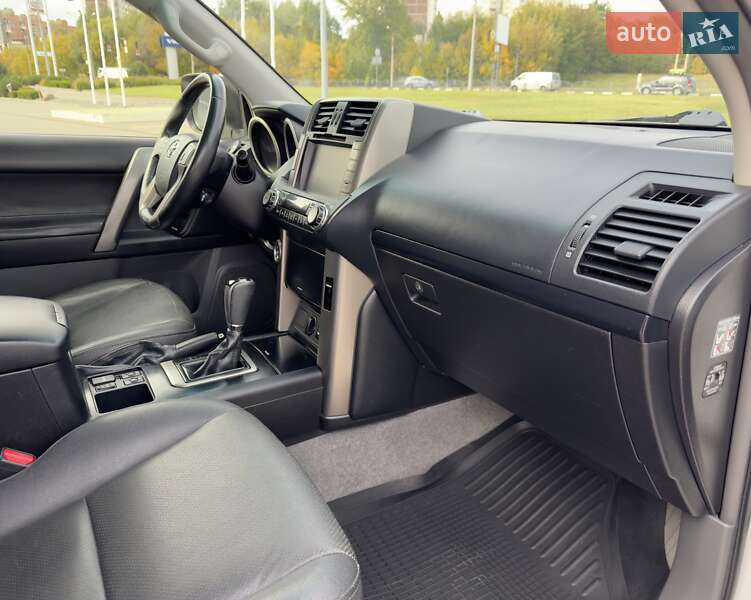Позашляховик / Кросовер Toyota Land Cruiser Prado 2012 в Харкові