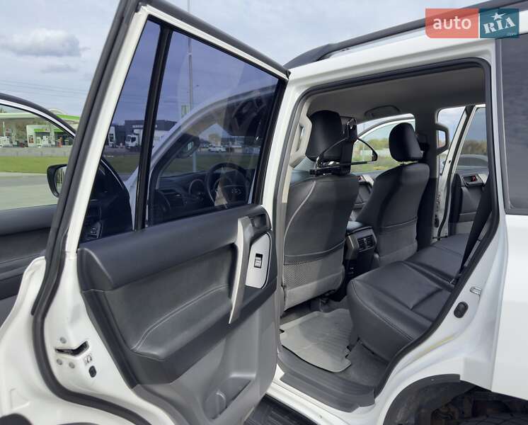 Позашляховик / Кросовер Toyota Land Cruiser Prado 2012 в Харкові