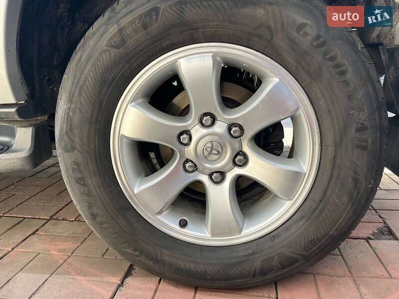 Внедорожник / Кроссовер Toyota Land Cruiser Prado 2003 в Киеве