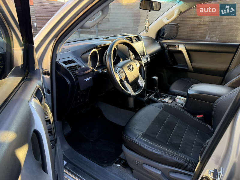Позашляховик / Кросовер Toyota Land Cruiser Prado 2010 в Кропивницькому
