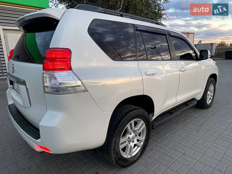 Внедорожник / Кроссовер Toyota Land Cruiser Prado 2010 в Днепре