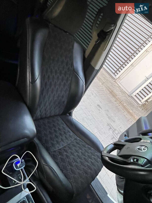 Внедорожник / Кроссовер Toyota Land Cruiser Prado 2010 в Днепре