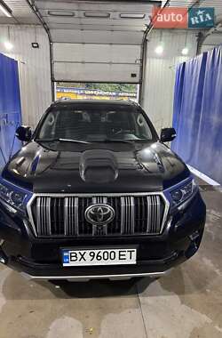 Внедорожник / Кроссовер Toyota Land Cruiser Prado 2019 в 
