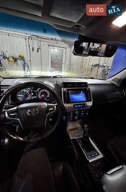Внедорожник / Кроссовер Toyota Land Cruiser Prado 2019 в 