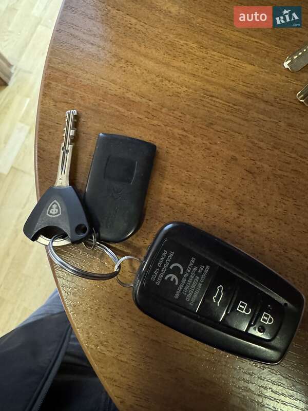 Внедорожник / Кроссовер Toyota Land Cruiser Prado 2019 в Хмельницком