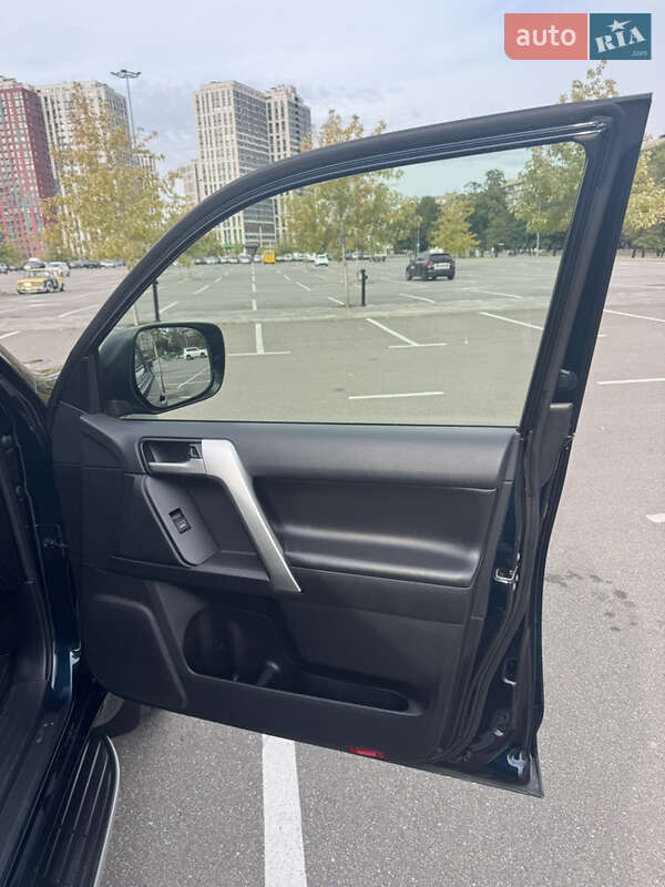 Внедорожник / Кроссовер Toyota Land Cruiser Prado 2019 в Киеве