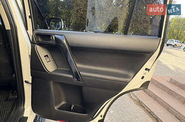 Внедорожник / Кроссовер Toyota Land Cruiser Prado 2017 в 