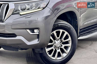 Позашляховик / Кросовер Toyota Land Cruiser Prado 2018 в 