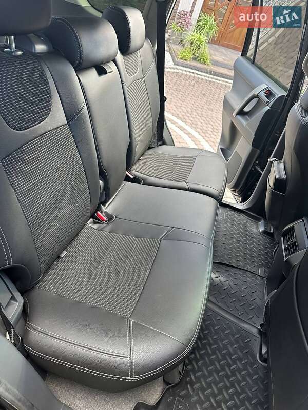Внедорожник / Кроссовер Toyota Land Cruiser Prado 2012 в Черновцах