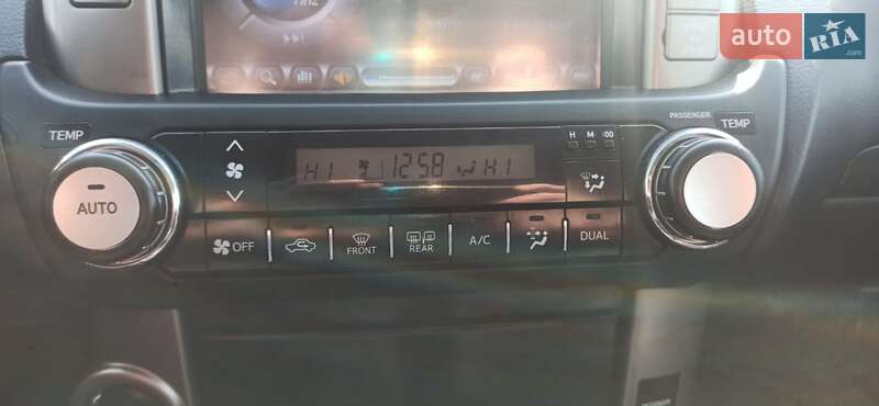 Внедорожник / Кроссовер Toyota Land Cruiser Prado 2011 в Черновцах