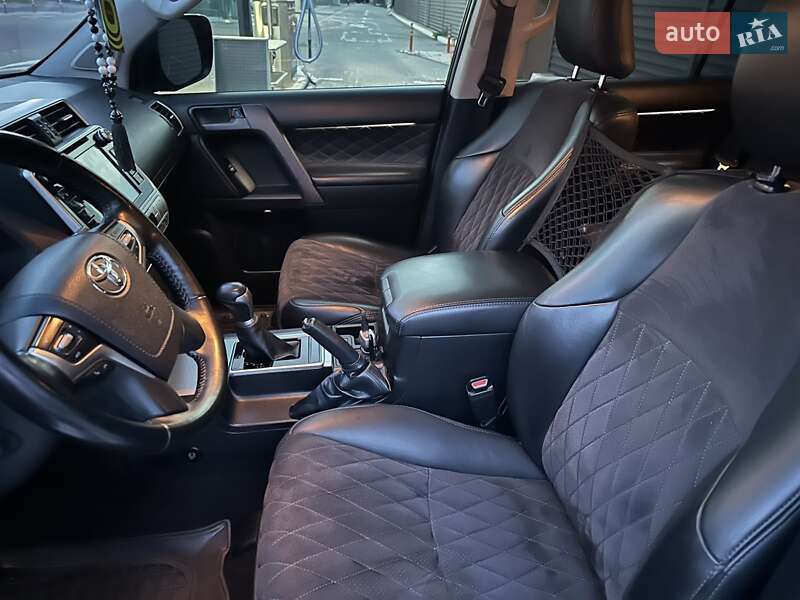 Внедорожник / Кроссовер Toyota Land Cruiser Prado 2019 в Киеве фото 9 Внедорожник / Кроссовер Toyota Land Cruiser Prado 2019 в Киеве