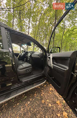 Внедорожник / Кроссовер Toyota Land Cruiser Prado 2020 в 