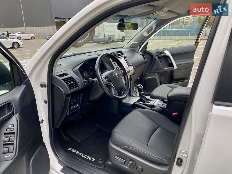 Внедорожник / Кроссовер Toyota Land Cruiser Prado 2019 в Киеве