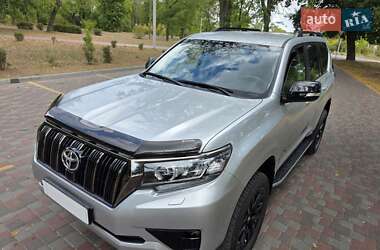 Позашляховик / Кросовер Toyota Land Cruiser Prado 2022 в 