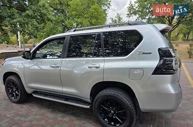 Позашляховик / Кросовер Toyota Land Cruiser Prado 2022 в 