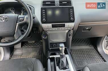 Позашляховик / Кросовер Toyota Land Cruiser Prado 2022 в 