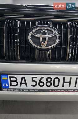 Позашляховик / Кросовер Toyota Land Cruiser Prado 2022 в 