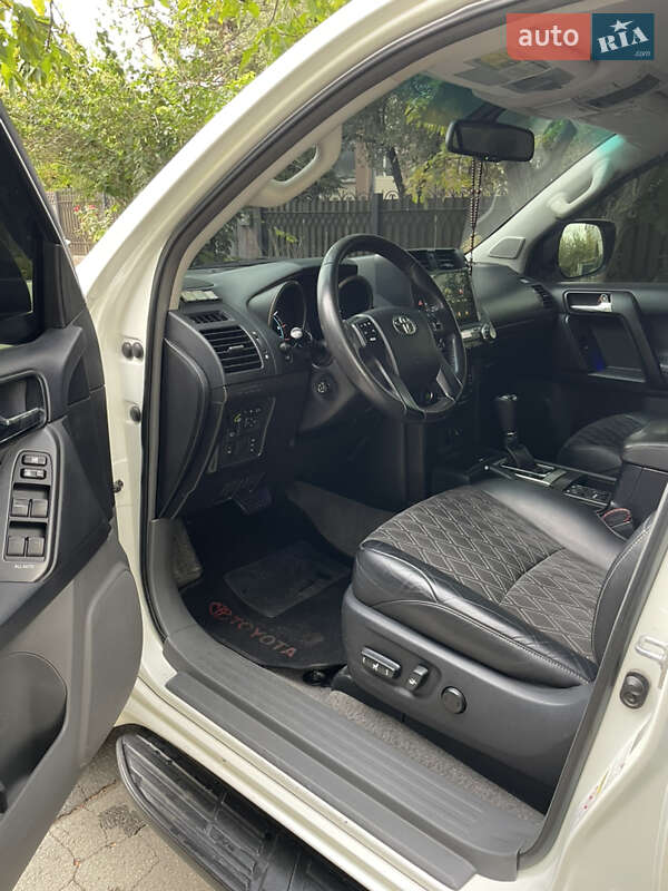 Позашляховик / Кросовер Toyota Land Cruiser Prado 2010 в Дніпрі фото 12 Позашляховик / Кросовер Toyota Land Cruiser Prado 2010 в Дніпрі