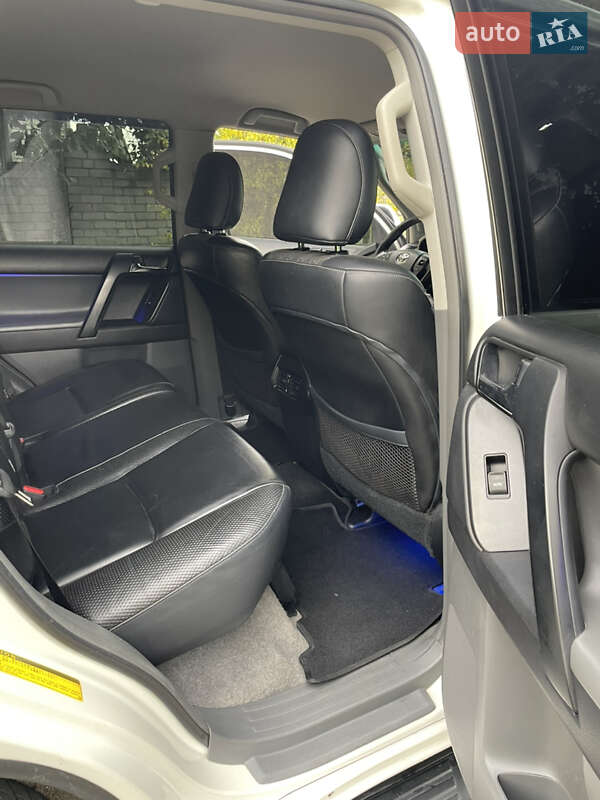 Позашляховик / Кросовер Toyota Land Cruiser Prado 2010 в Дніпрі фото 14 Позашляховик / Кросовер Toyota Land Cruiser Prado 2010 в Дніпрі