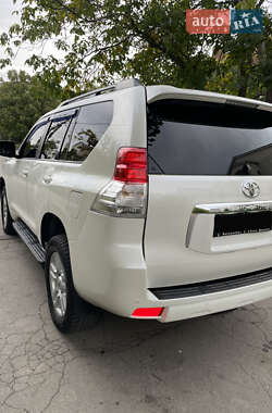 Внедорожник / Кроссовер Toyota Land Cruiser Prado 2010 в Днепре