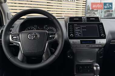 Позашляховик / Кросовер Toyota Land Cruiser Prado 2021 в 