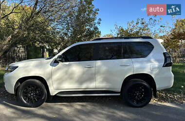 Внедорожник / Кроссовер Toyota Land Cruiser Prado 2019 в 