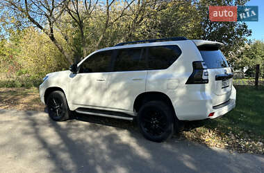 Внедорожник / Кроссовер Toyota Land Cruiser Prado 2019 в 