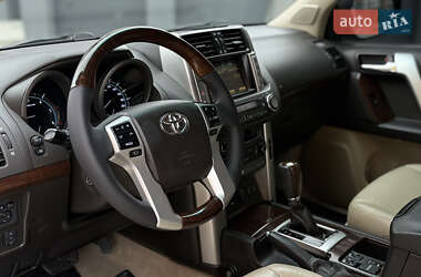 Внедорожник / Кроссовер Toyota Land Cruiser Prado 2010 в 