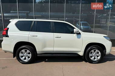 Внедорожник / Кроссовер Toyota Land Cruiser Prado 2019 в 