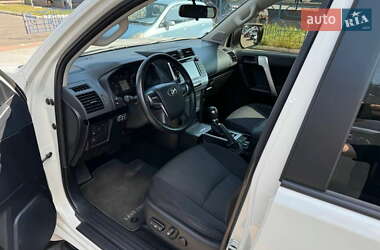 Внедорожник / Кроссовер Toyota Land Cruiser Prado 2019 в 