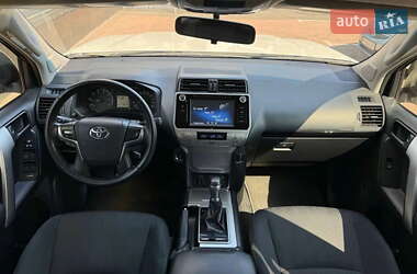 Внедорожник / Кроссовер Toyota Land Cruiser Prado 2019 в 