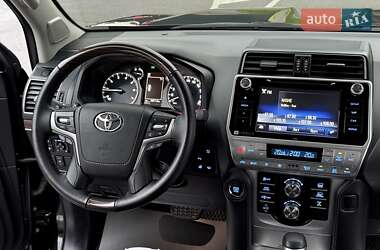 Внедорожник / Кроссовер Toyota Land Cruiser Prado 2020 в 