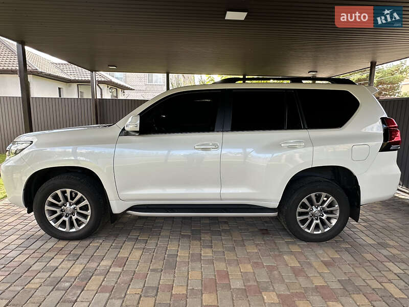 Внедорожник / Кроссовер Toyota Land Cruiser Prado 2018 в Киеве