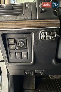 Внедорожник / Кроссовер Toyota Land Cruiser Prado 2018 в 