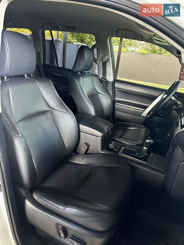 Внедорожник / Кроссовер Toyota Land Cruiser Prado 2018 в Киеве