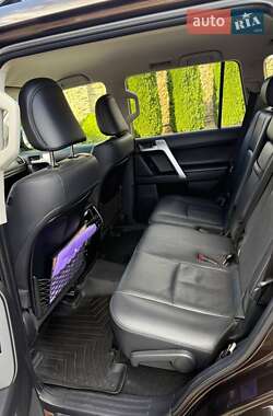 Позашляховик / Кросовер Toyota Land Cruiser Prado 2018 в  фото 14 Позашляховик / Кросовер Toyota Land Cruiser Prado 2018 в